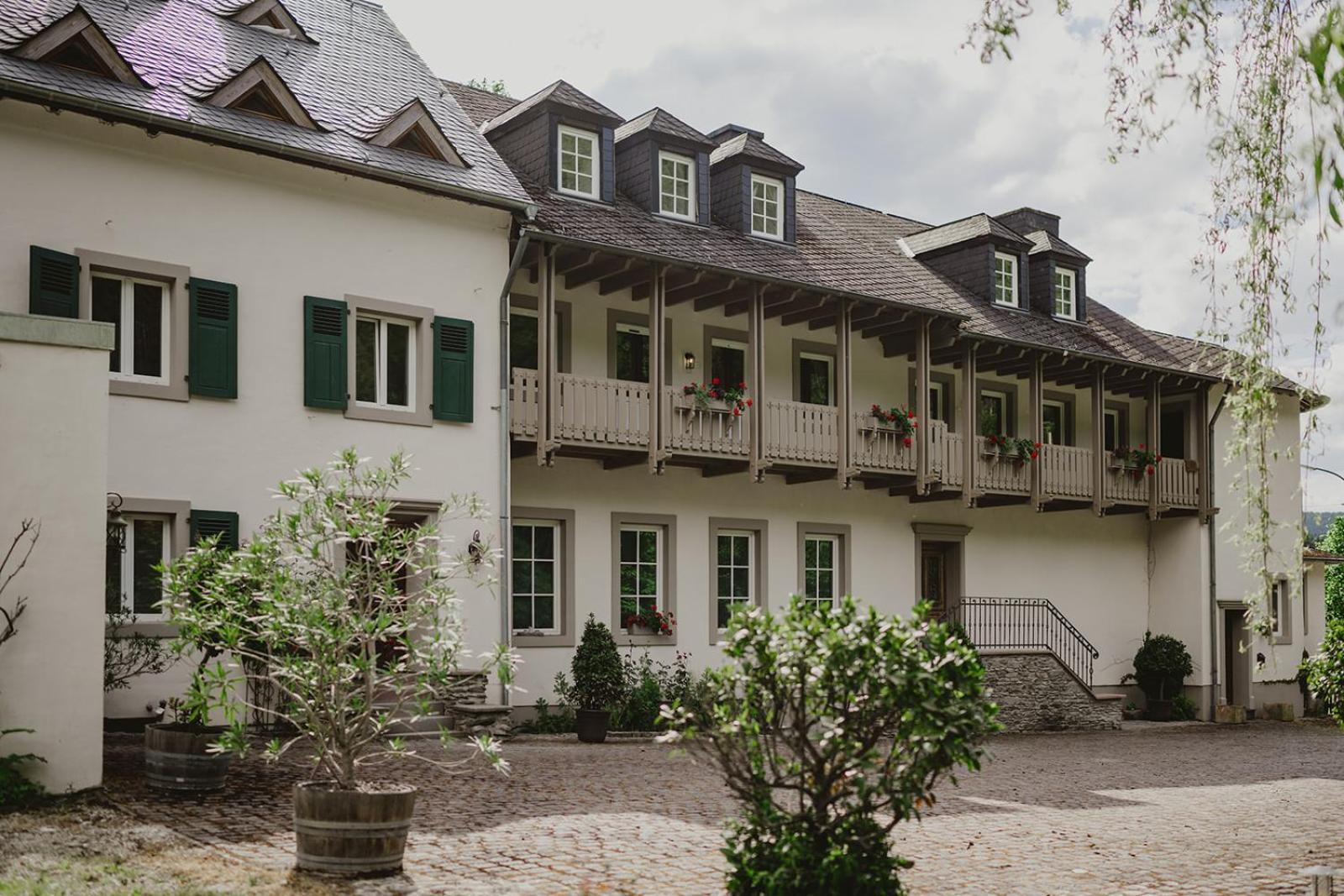 Alte Baeckerei Apartment Bescheid Exterior photo